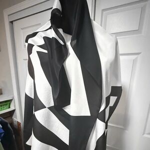 The Metropolitan Museum of Art 100% Silk art to wear black & white scarf 60"